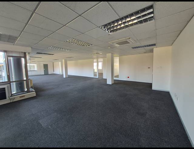 712M² OFFICE TO LET IN WOODMEAD